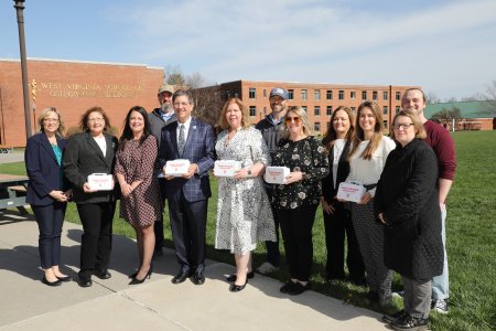 WVSOM Staff and members of West Virginia Drug Intervention Institute (WVDII) and the West Virginia Collegiate Recovery Network (WVCRN)