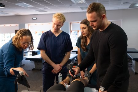 WVSOM students practice using ultrasound