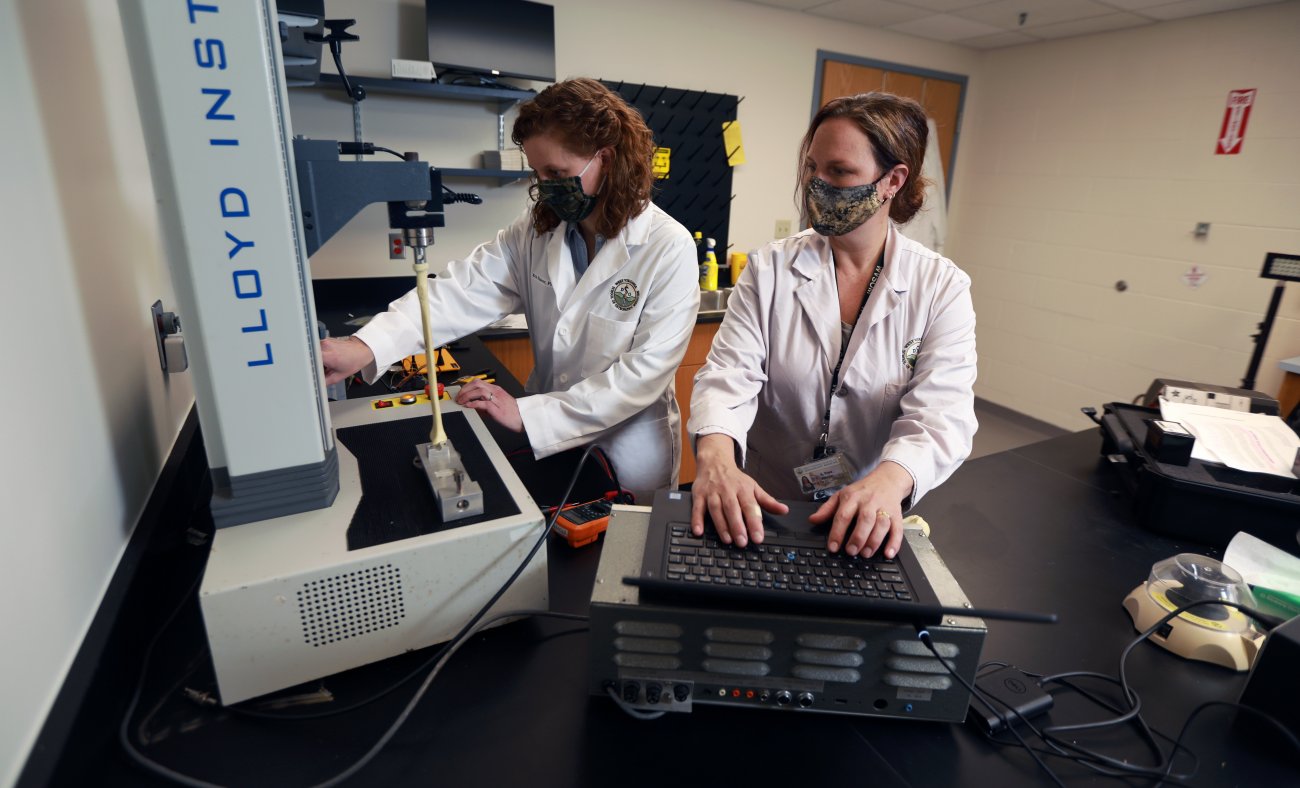 Dr. Stover and Amanda Hatcher working in lab